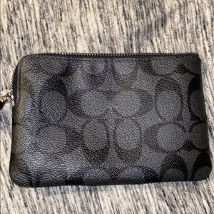 Coach pouch 👝